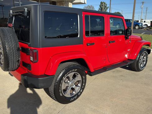 Used 2017 Jeep Wrangler Unlimited Sahara image 9