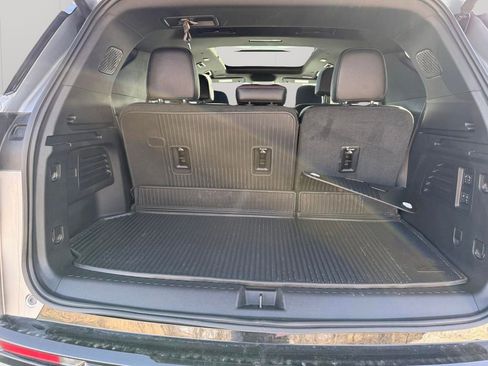 Used 2025 Chevrolet Traverse RS AWD/4WD image 36