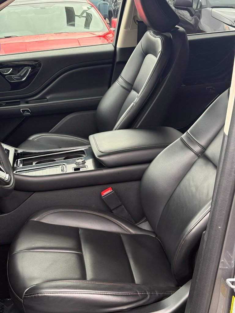 Used 2023 Lincoln Aviator AWD w/ Premium Package image 13