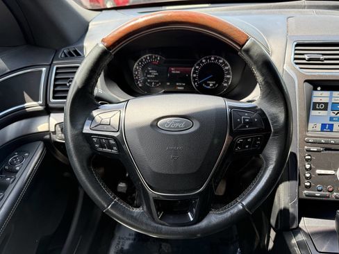 Used 2018 Ford Explorer Platinum image 18