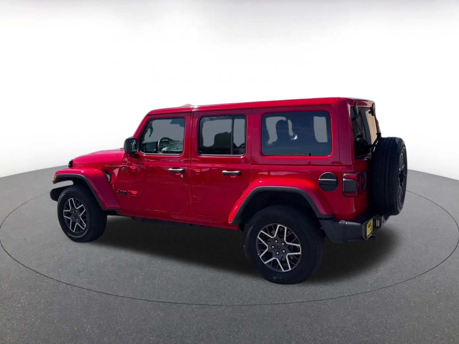 Used 2025 Jeep Wrangler Unlimited Sahara AWD/4WD image 9