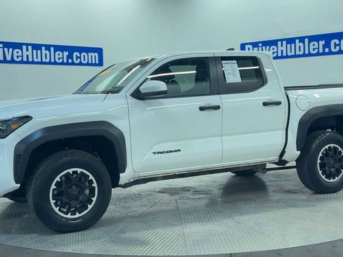 Used 2024 Toyota Tacoma TRD Off-Road image 4