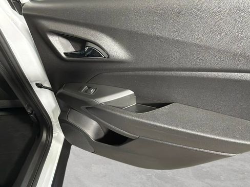 Certified 2025 Chevrolet Trax RS w/ Driver Confidence Package image 30