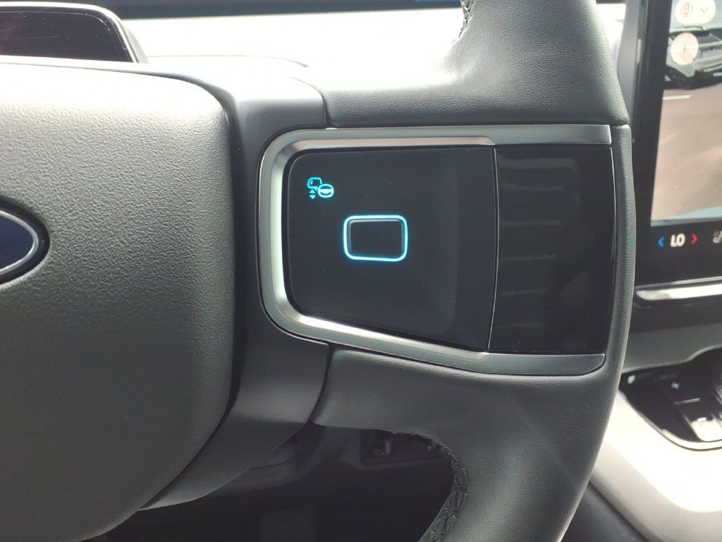Used 2025 Ford Expedition Active RWD image 40