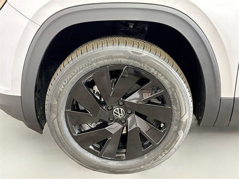 New 2025 Volkswagen Atlas SE image 19
