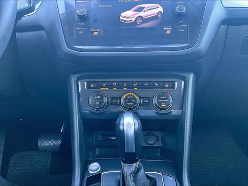 Used 2021 Volkswagen Tiguan SE w/ Panoramic Sunroof Package image 26