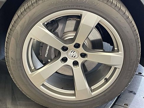 New 2025 Porsche Macan image 14