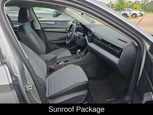 Used 2025 Volkswagen Jetta SE w/ Sunroof Package FWD image 7