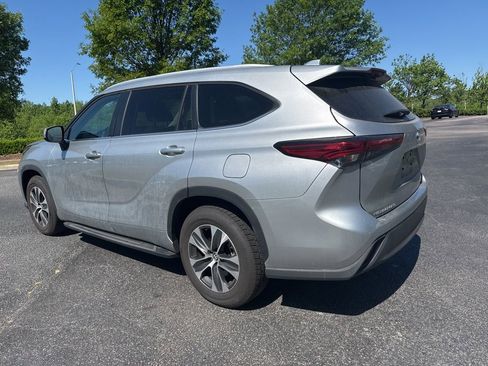 Used 2023 Toyota Highlander XLE image 4