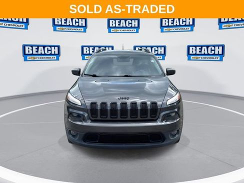 Used 2018 Jeep Cherokee Latitude w/ Altitude Package FWD image 3