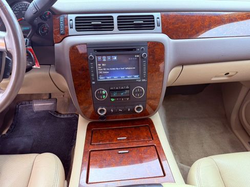 Used 2014 Chevrolet Tahoe LTZ image 17