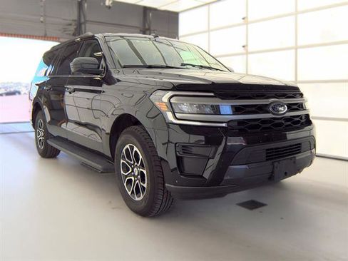 Used 2024 Ford Expedition Max XLT AWD/4WD image 2