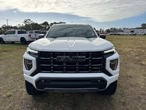 Used 2024 GMC Canyon AT4 image 8