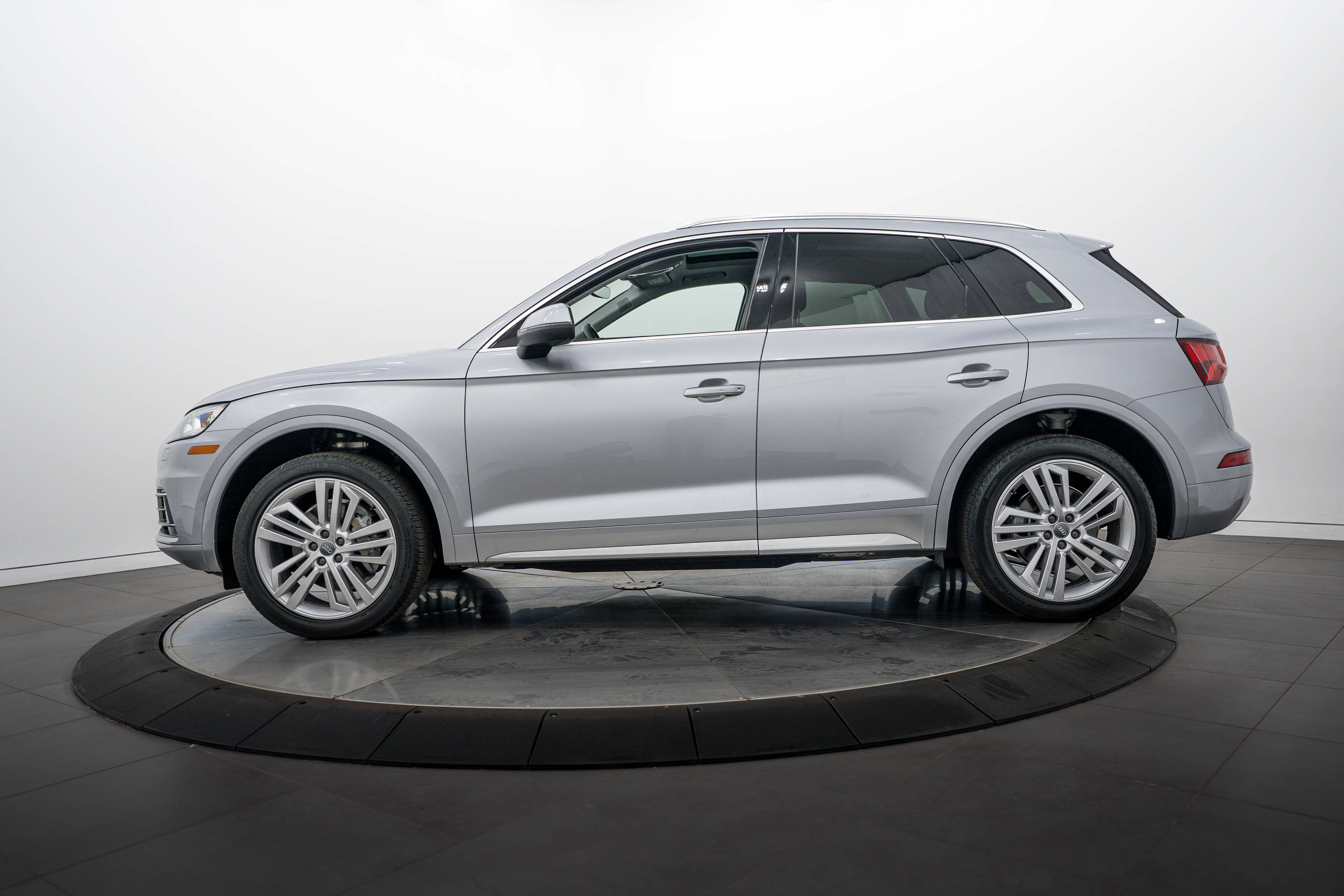 Used 2019 Audi Q5 2.0T Premium Plus w/ Premium Plus Package AWD/4WD image 7