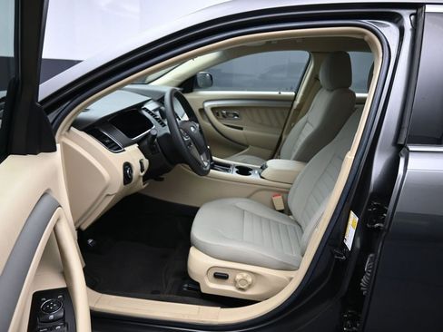 Used 2018 Ford Taurus SE image 11