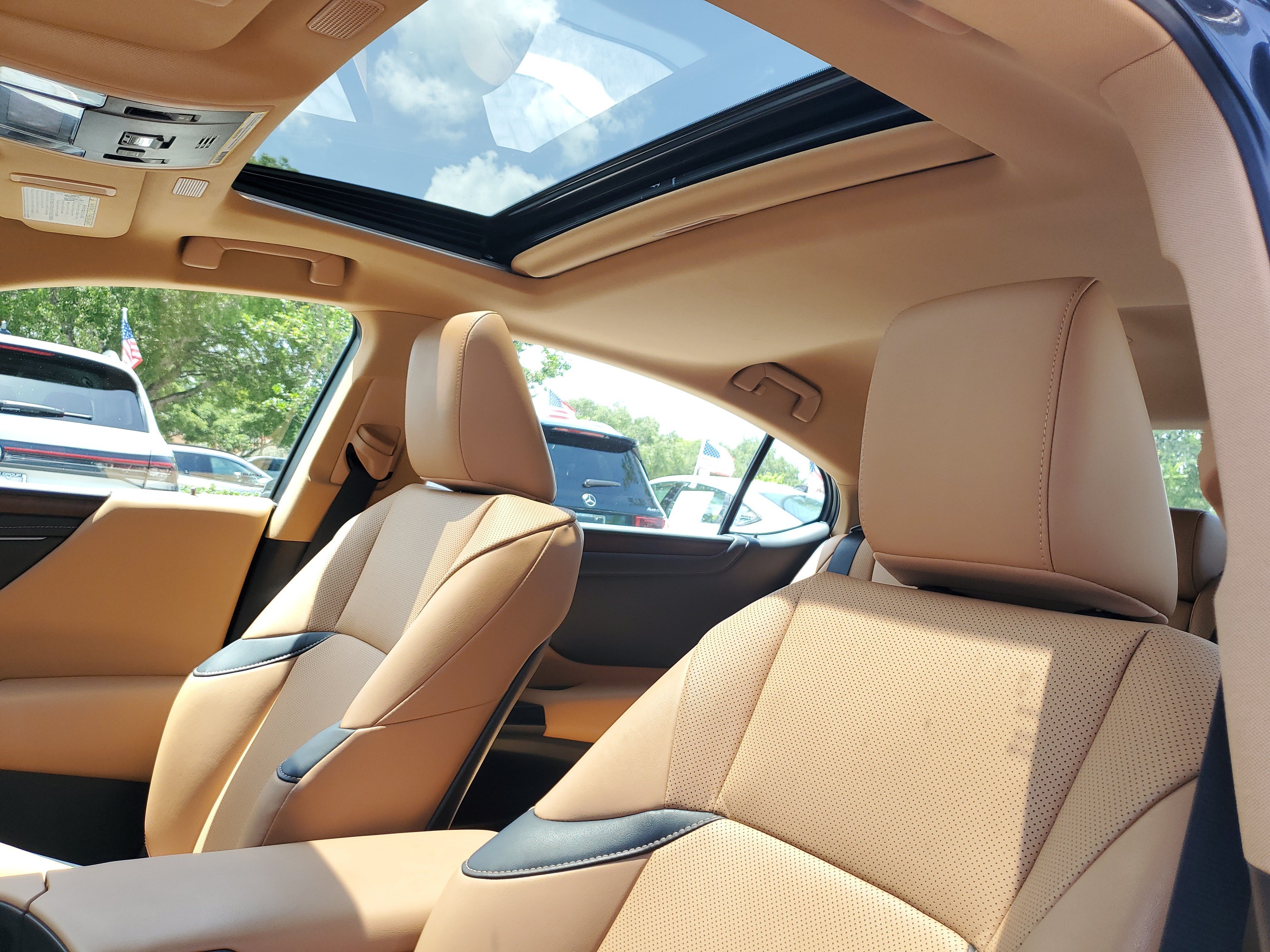 Certified 2024 Lexus ES 350 w/ Premium Package FWD image 17