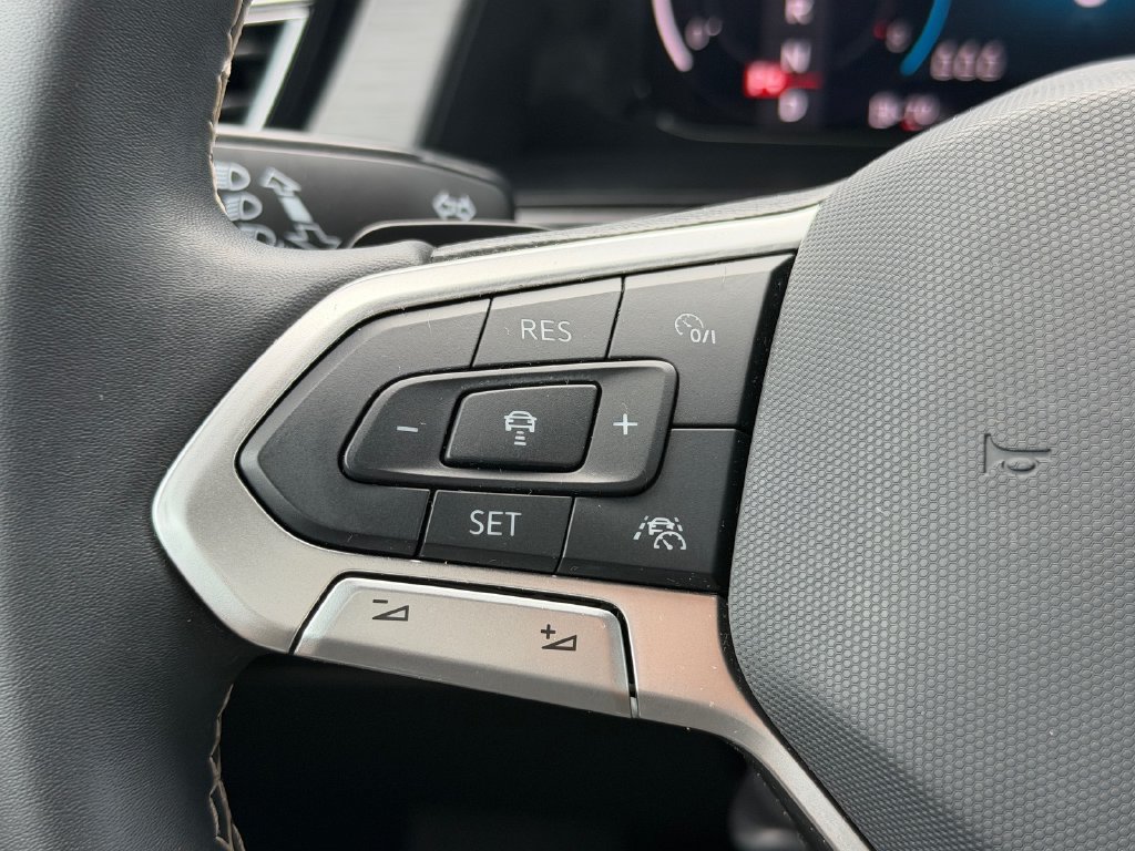 Used 2024 Volkswagen Atlas Cross Sport SE FWD image 27