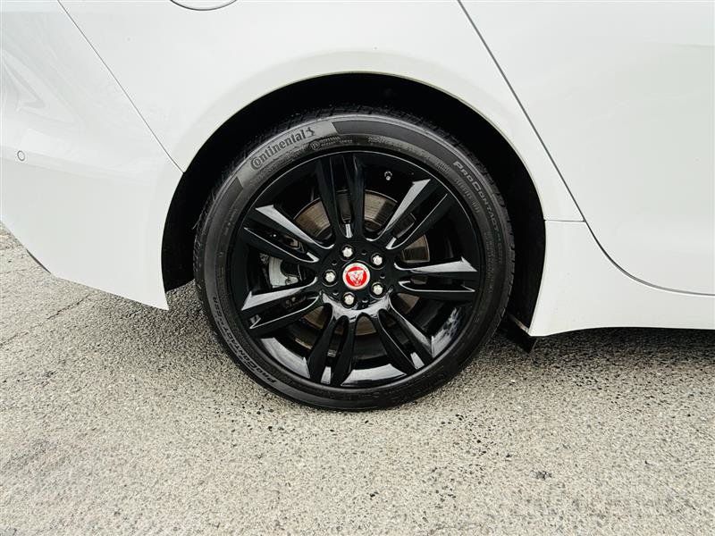 Used 2020 Jaguar XE S RWD image 6