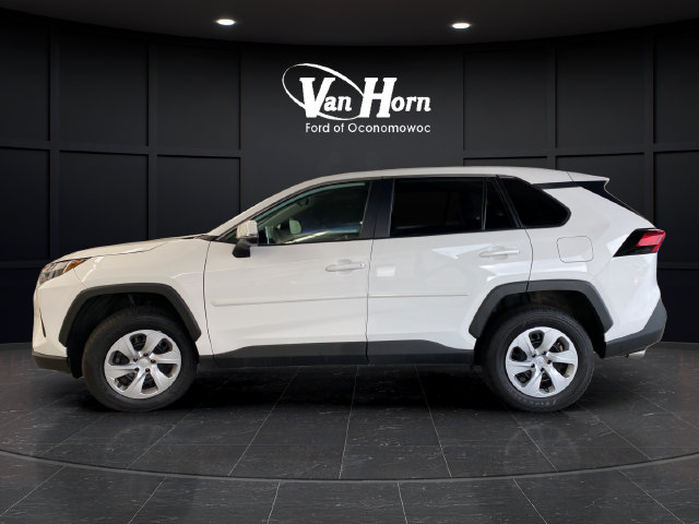 Used 2023 Toyota RAV4 LE AWD/4WD image 4