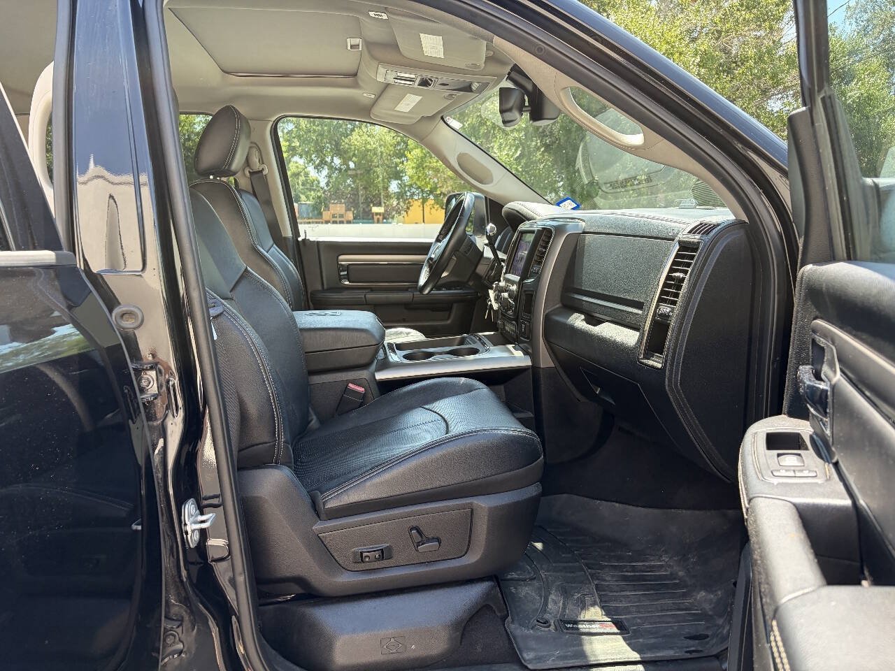 Used 2018 RAM 2500 Laramie w/ Sport Appearance Group AWD/4WD image 31