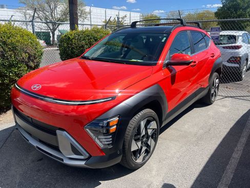 Certified 2025 Hyundai Kona Limited AWD/4WD image 1