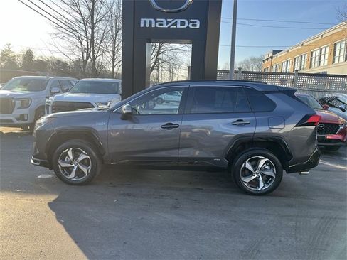 Used 2024 Toyota RAV4 SE w/ Weather & Moonroof Package image 5