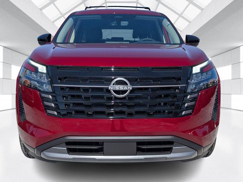 New 2026 Nissan Pathfinder SL image 2