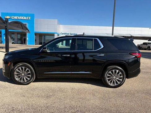 Used 2022 Chevrolet Traverse Premier FWD image 8