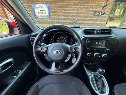 Used 2019 Kia Soul FWD image 12
