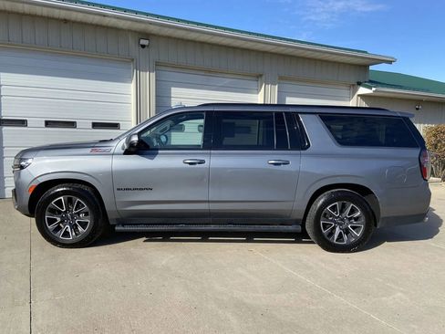 Used 2022 Chevrolet Suburban Z71 w/ Off-Road Capability Package image 4