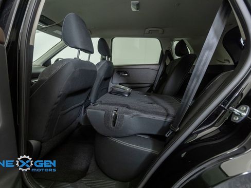 Used 2022 Nissan Rogue SV AWD/4WD image 28