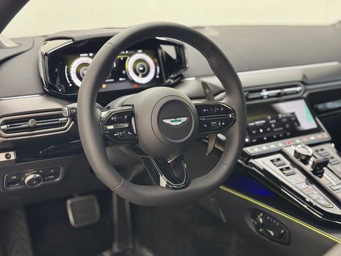 Used 2025 Aston Martin V8 Vantage Coupe image 23