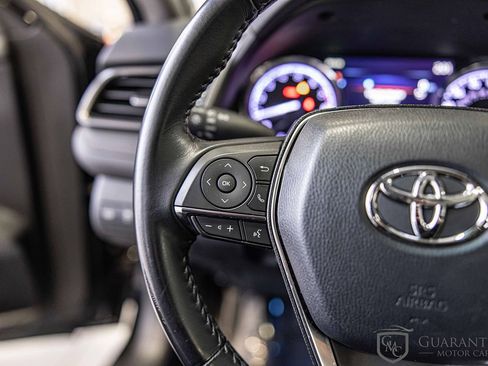 Used 2020 Toyota Camry XLE image 24