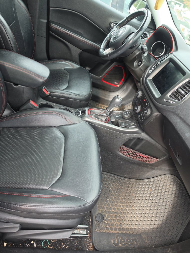 Used 2019 Jeep Compass Trailhawk w/ Leather Interior Group AWD/4WD image 5