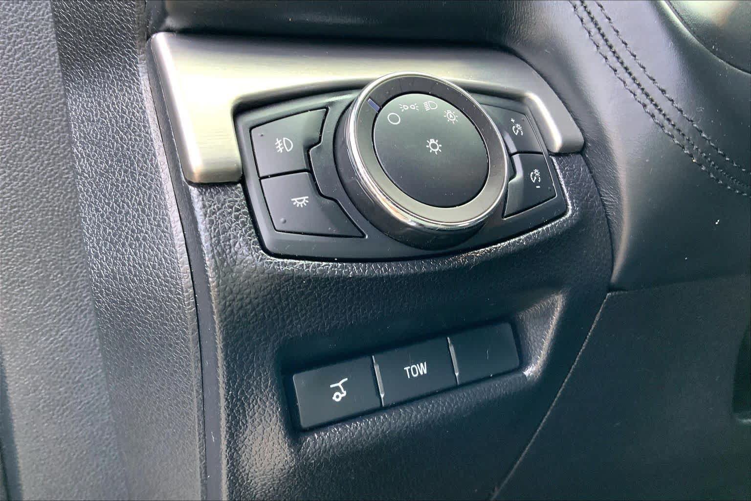 Used 2019 Ford Explorer Platinum AWD/4WD image 33