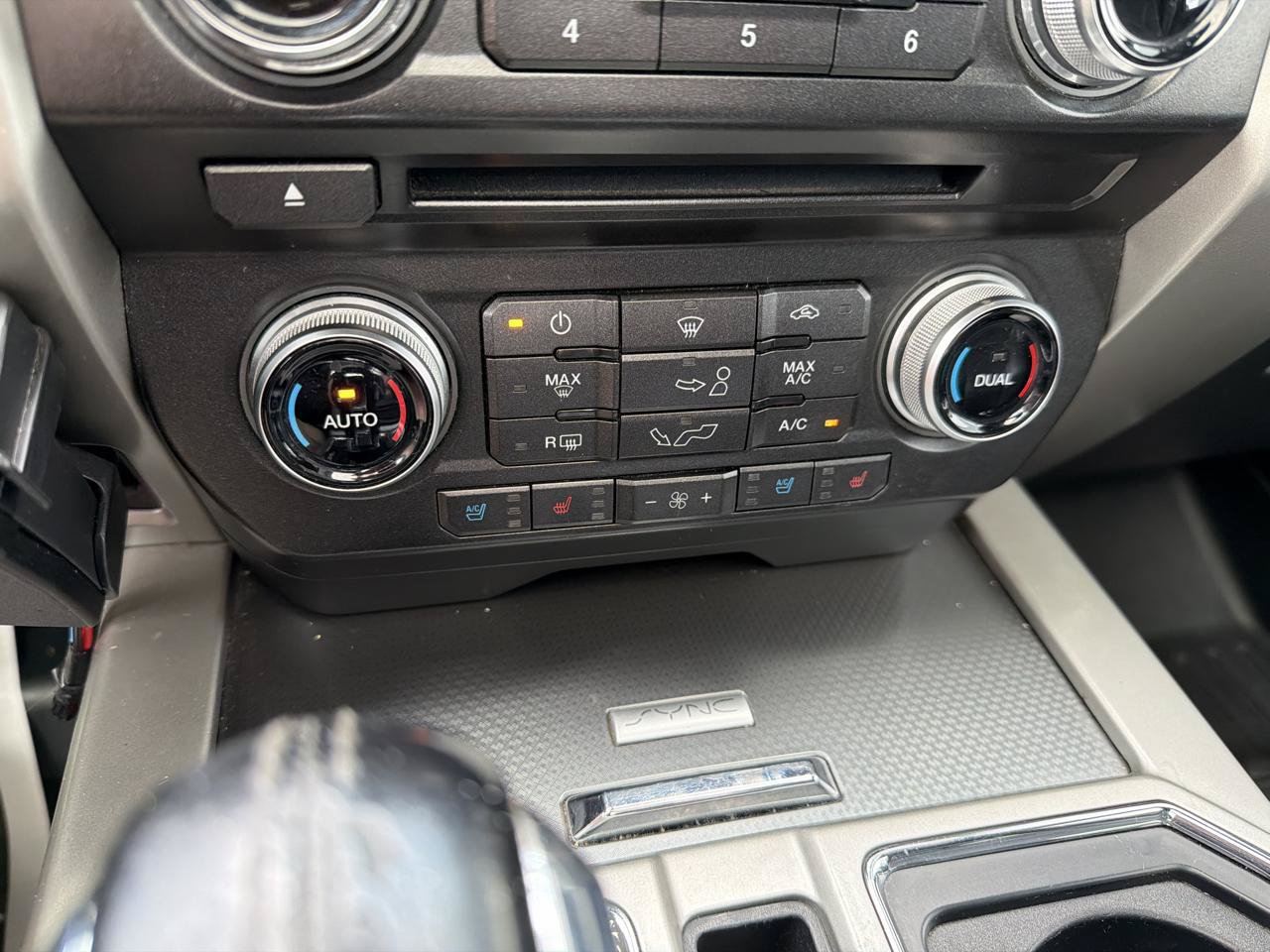 Used 2015 Ford F150 Lariat w/ Equipment Group 502A Luxury AWD/4WD image 17