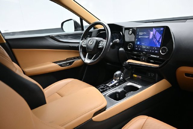 Used 2025 Lexus NX 250 FWD w/ Accessory Package (Z1) image 18