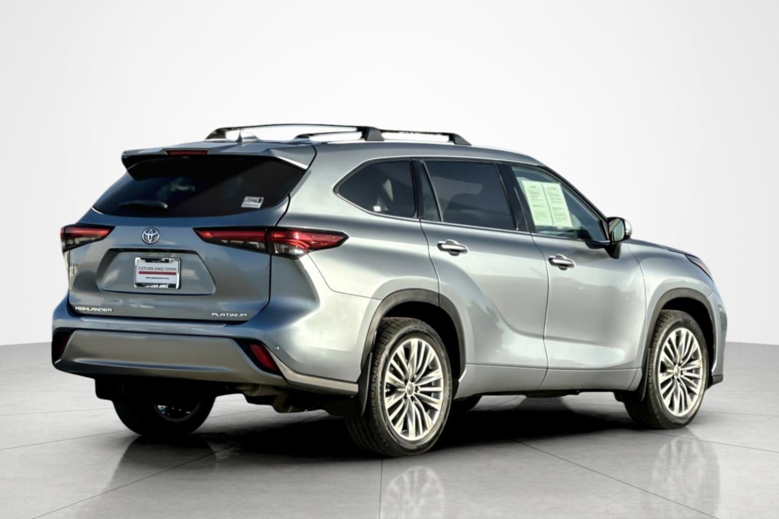 Certified 2022 Toyota Highlander Platinum FWD image 5