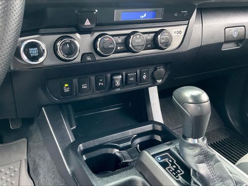 Used 2022 Toyota Tacoma TRD Sport image 32