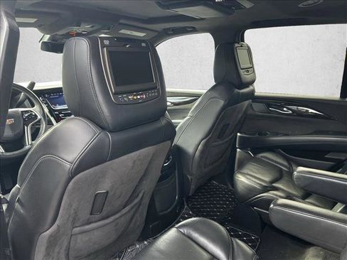 Used 2018 Cadillac Escalade Platinum image 17