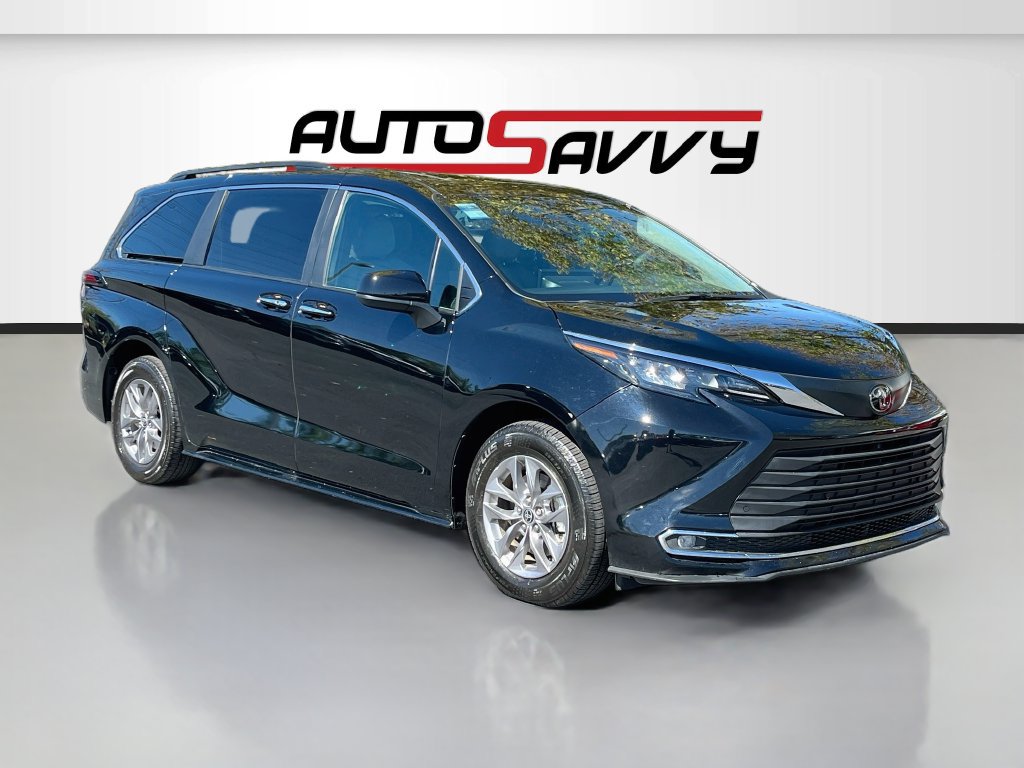 Used 2026 Toyota Sienna XLE FWD image 1