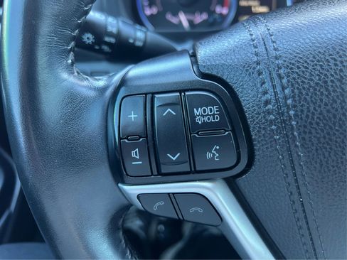 Used 2019 Toyota Highlander XLE image 30