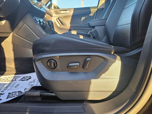 Used 2020 Volkswagen Tiguan SEL image 30