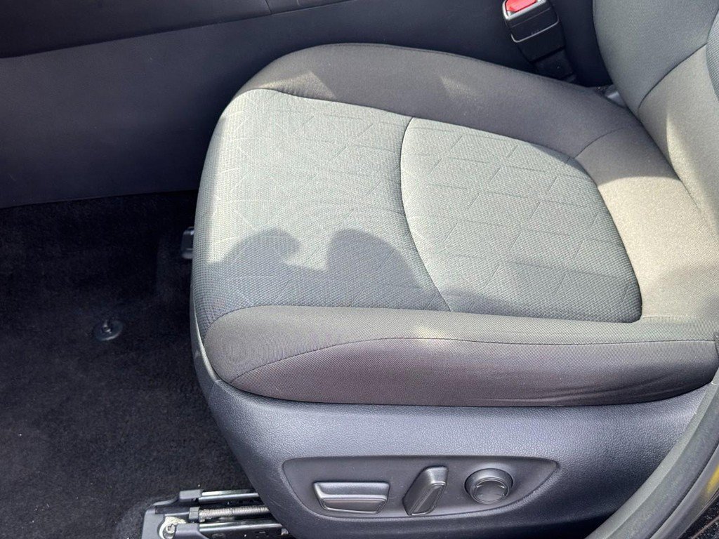 Used 2025 Toyota RAV4 XLE FWD image 23