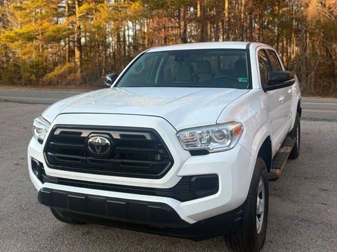 Used 2018 Toyota Tacoma SR image 50