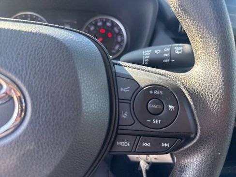 Used 2022 Toyota RAV4 LE image 12