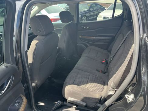 Used 2019 GMC Acadia SLE w/ LPO, Floor Liner Package FWD image 13