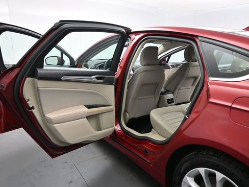 Certified 2019 Ford Fusion SE image 19