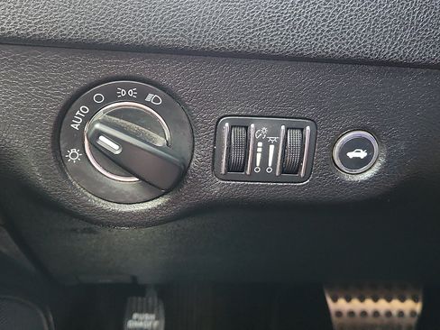Used 2023 Chrysler 300 Touring w/ Sport Appearance Package RWD image 16
