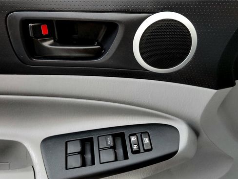 Used 2015 Toyota Tacoma 4x4 Double Cab w/ SR5 Package image 23